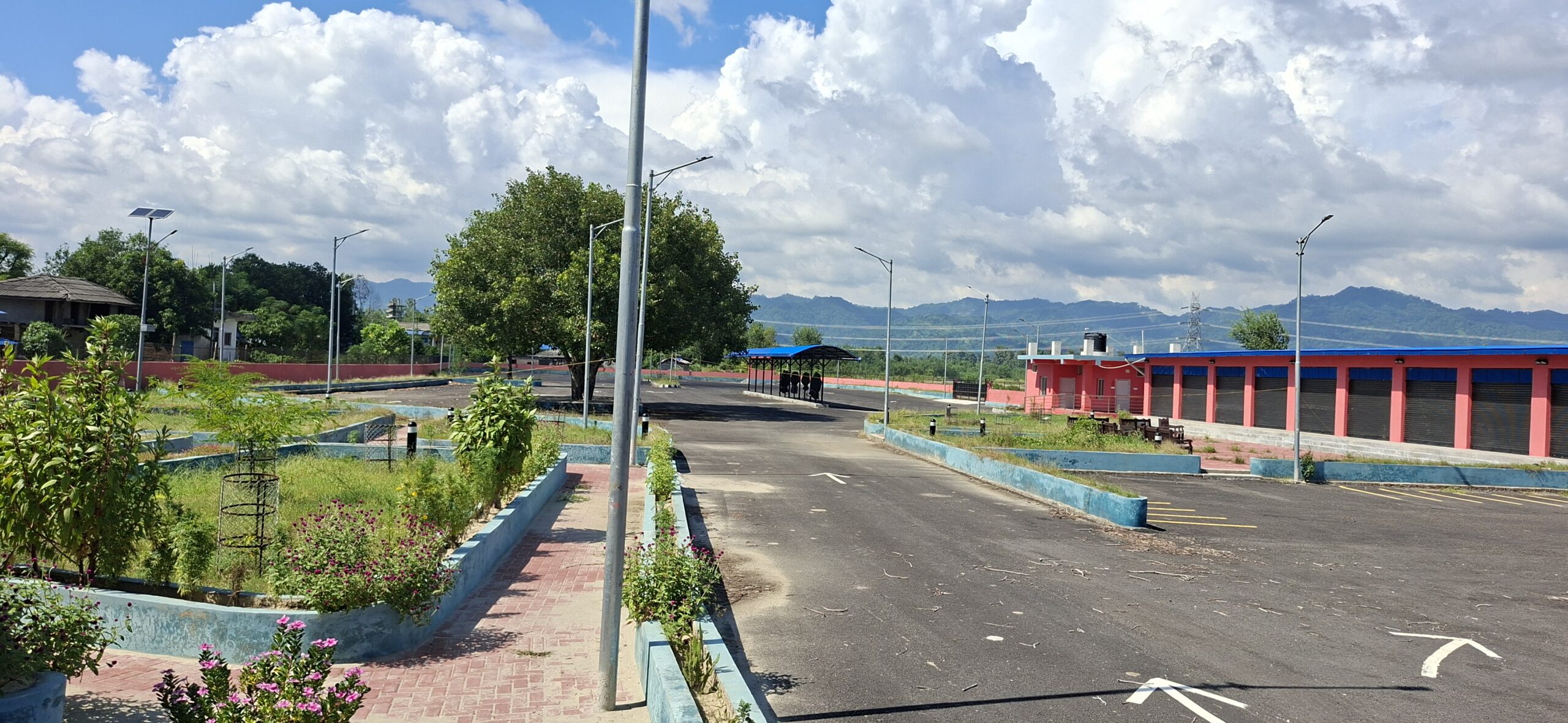 फोटो क्याप्सन – संचालनको पर्खाइमा रहेको चन्द्रपुर बस पार्क ।